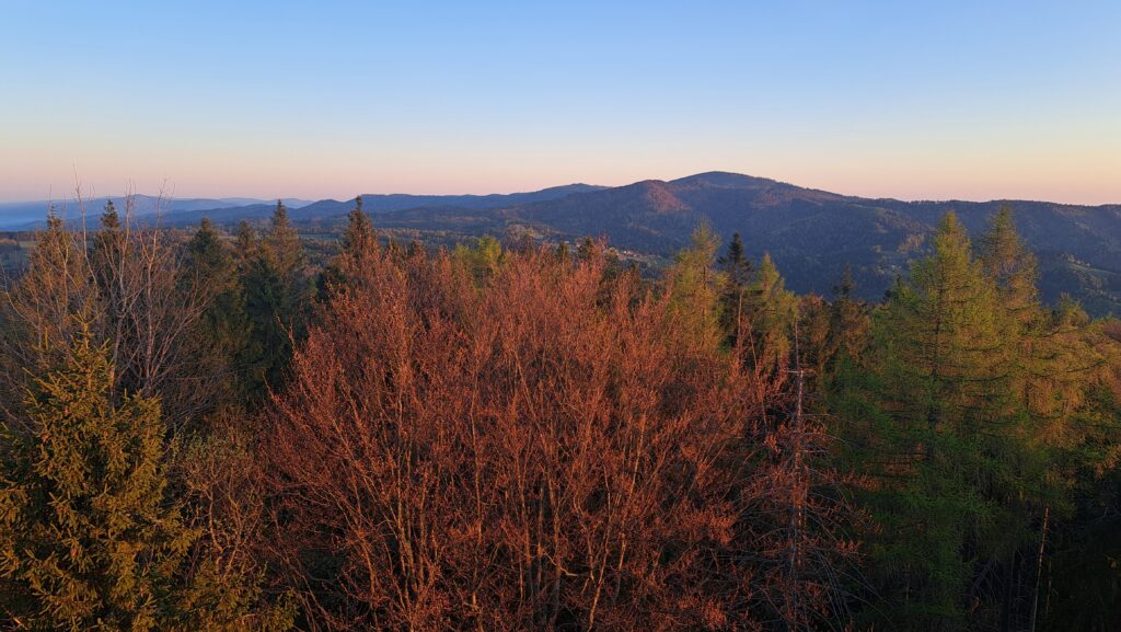 Radziejowa z Eliaszówki, po lewej Gorce